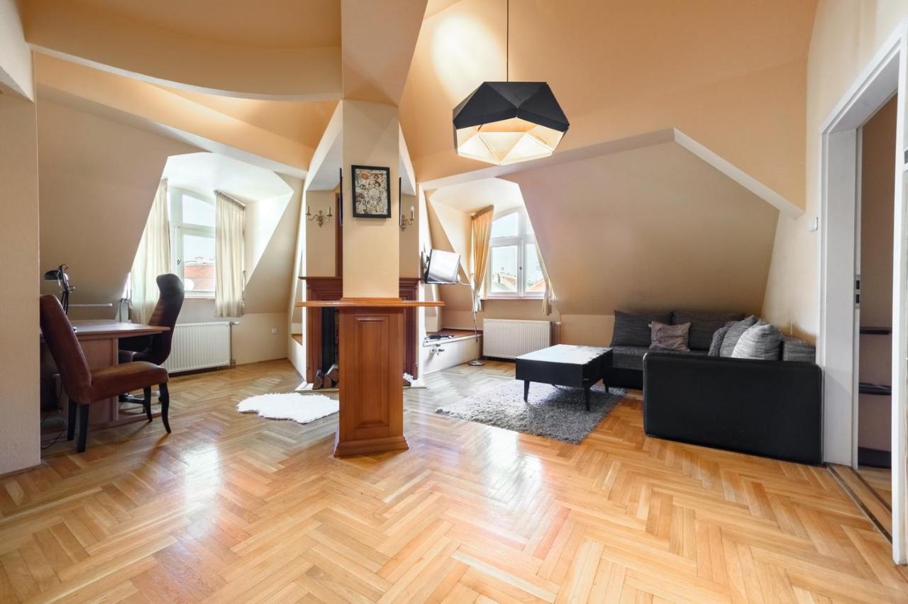 View To The Roofs Luxury Apartment With 2 Bedrooms Budapest Esterno foto
