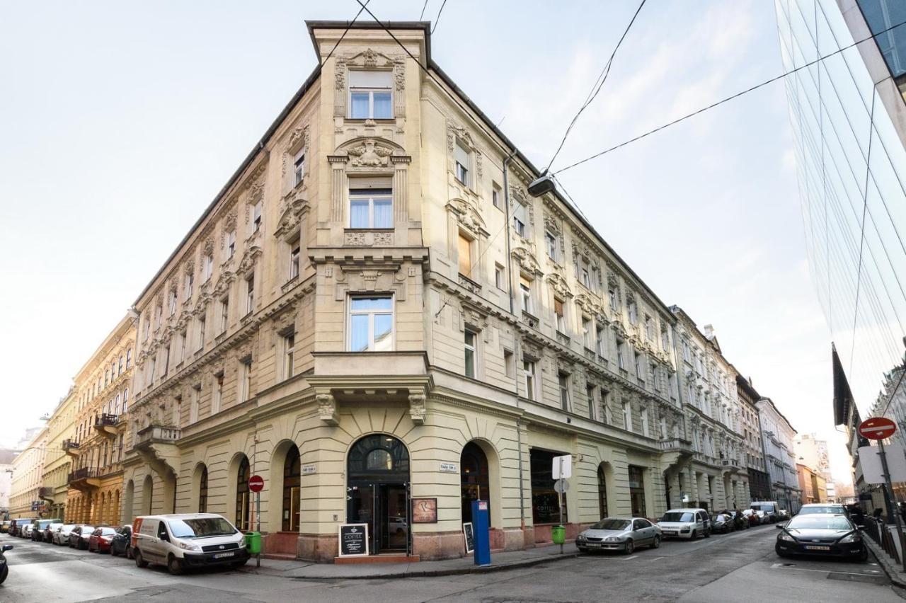 View To The Roofs Luxury Apartment With 2 Bedrooms Budapest Esterno foto