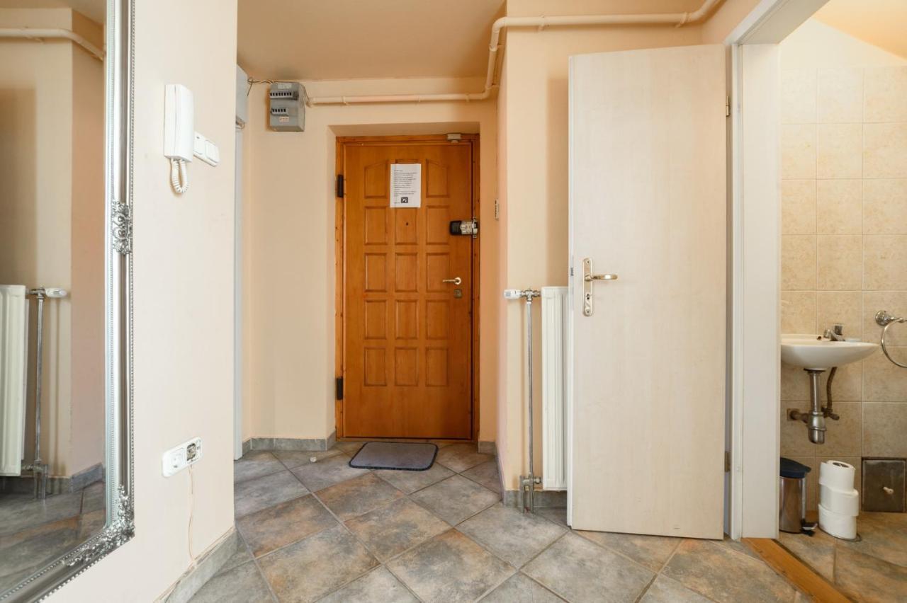 View To The Roofs Luxury Apartment With 2 Bedrooms Budapest Esterno foto