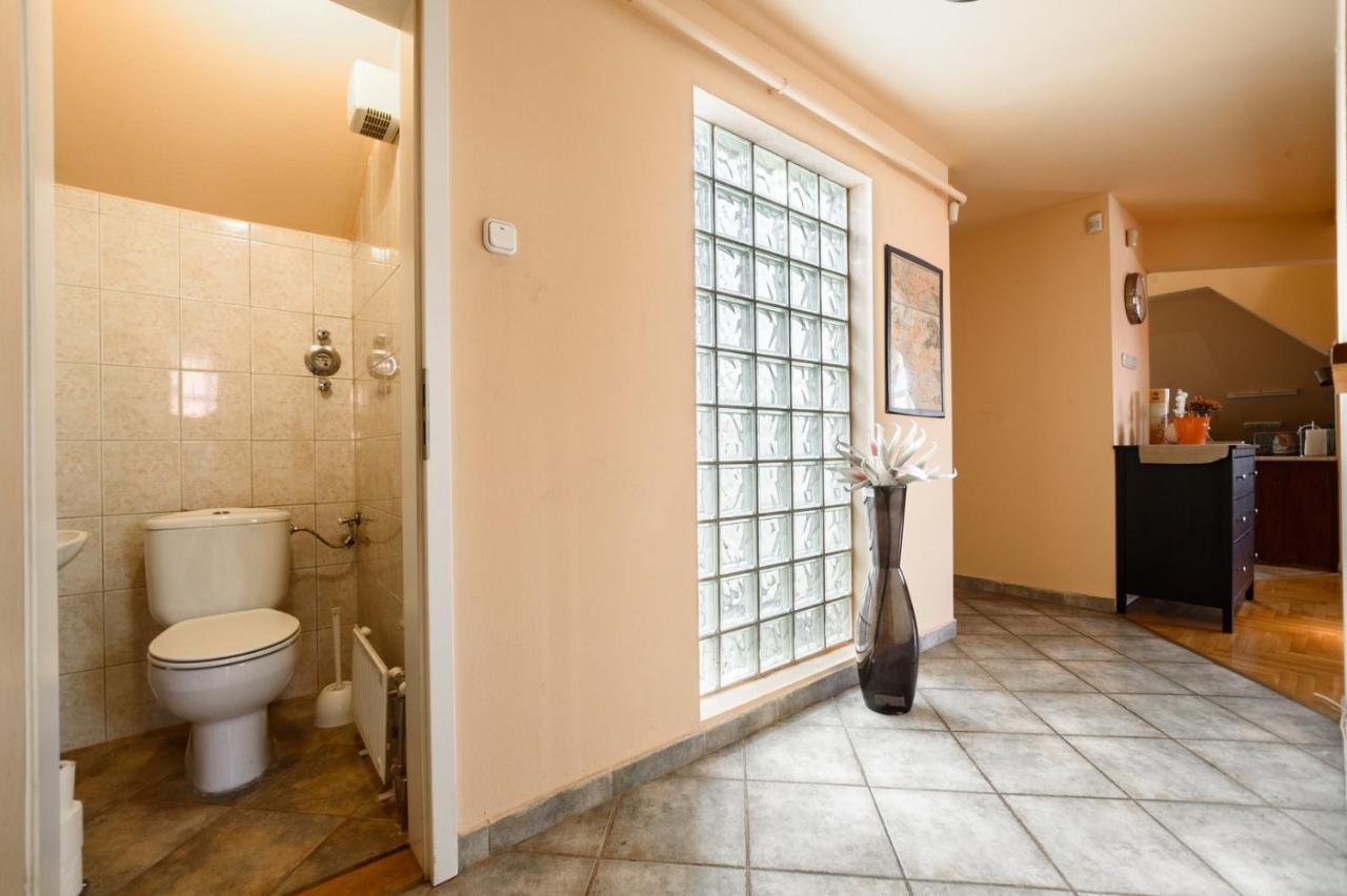 View To The Roofs Luxury Apartment With 2 Bedrooms Budapest Esterno foto