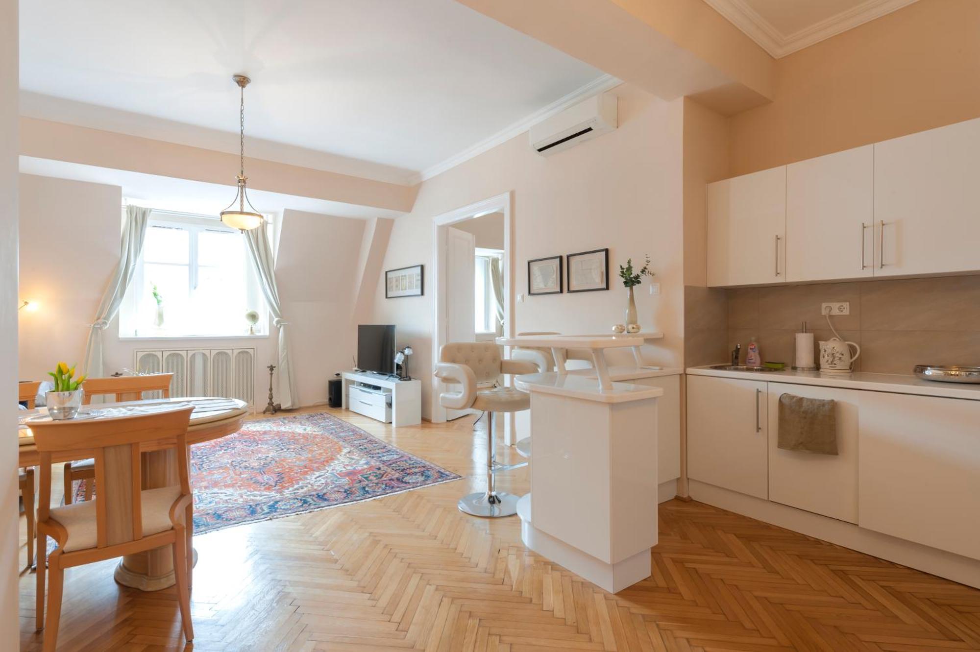 View To The Roofs Luxury Apartment With 2 Bedrooms Budapest Esterno foto