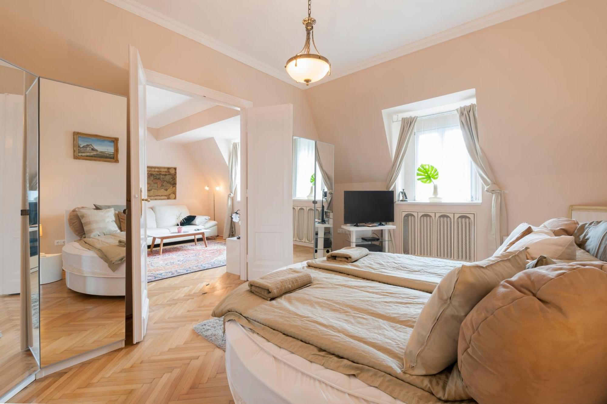 View To The Roofs Luxury Apartment With 2 Bedrooms Budapest Esterno foto