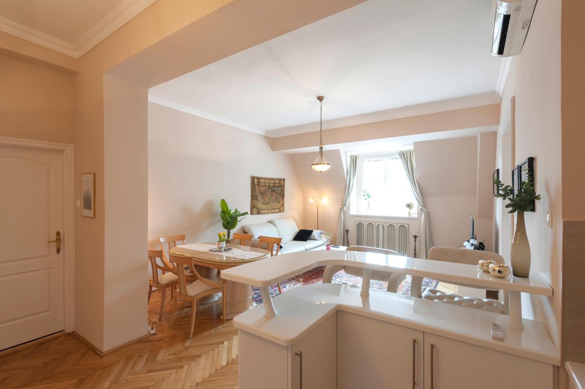View To The Roofs Luxury Apartment With 2 Bedrooms Budapest Esterno foto